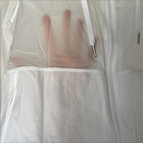 SOLD Lululemon Translu Anorak - Picture 12 of 14